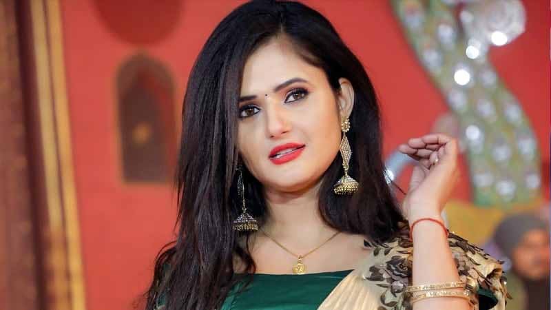 শরীরে আপত্তিকর স্পর্শ, ইন্ডাস্ট্রি ছাড়ার ঘোষণা অভিনেত্রীর