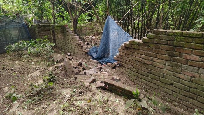 চাঁপাইনবাবগঞ্জে পরিত্যক্ত ককটেল বিস্ফোরণ