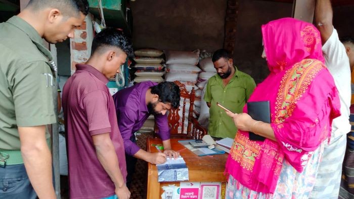 শেরপুরে সিন্ডিকেট করে বেশী দামে সার বিক্রি, বিএডিসি ডিলারকে ১ লাখ টাকা জরিমানা