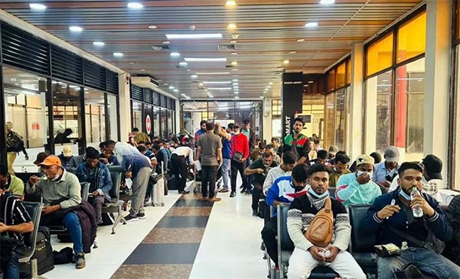 লিবিয়া থেকে দেশে ফিরলেন ১৭৪ বাংলাদেশি