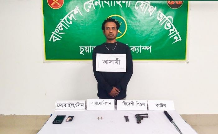 সাইকেল শোরুমের আড়ালে অস্ত্রের গুদাম: জীবননগরে বিদেশি পিস্তলসহ আটক ব্যবসায়ী