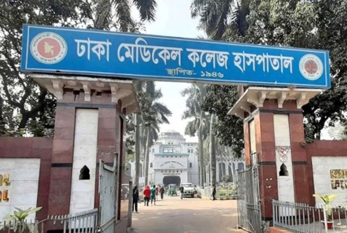 কলাবাগানে ছিনতাইকারী সন্দেহে গণপিটুনি: দুই যুবক ঢামেকে ভর্তি