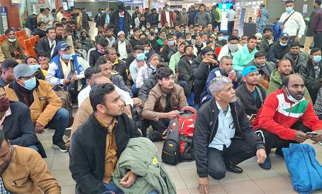 লিবিয়া থেকে দেশে ফিরলেন ১৭৫ বাংলাদেশি