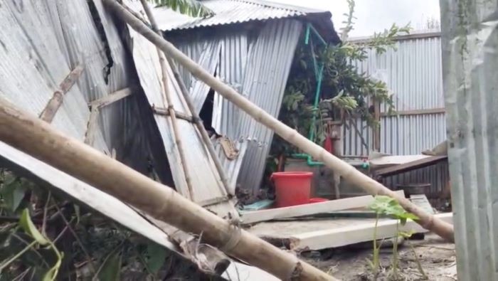 মধ্যরাতের কালবৈশাখী ও শিলাবৃষ্টিতে লণ্ডভণ্ড লালমনিরহাট, খোলা আকাশের নিচে শতাধিক পরিবার