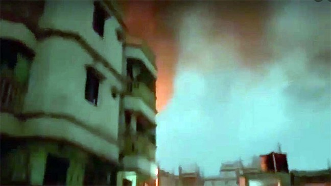 কামরাঙ্গীরচরে প্রিন্টিং কারখানায় আগুন, নিয়ন্ত্রণে ৩ ইউনিট