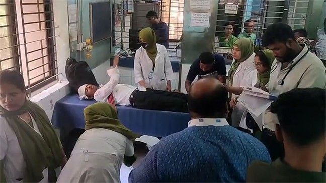 সেনাসদস্য বহনকারী বাসের সঙ্গে সংঘর্ষে নিহত ১, আহত ৫০