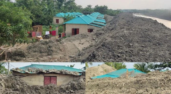 নদী খননের মাটিতে চাপা আশ্রয়ণের ঘর, আতঙ্কে ডুমুরিয়ার বাসিন্দারা